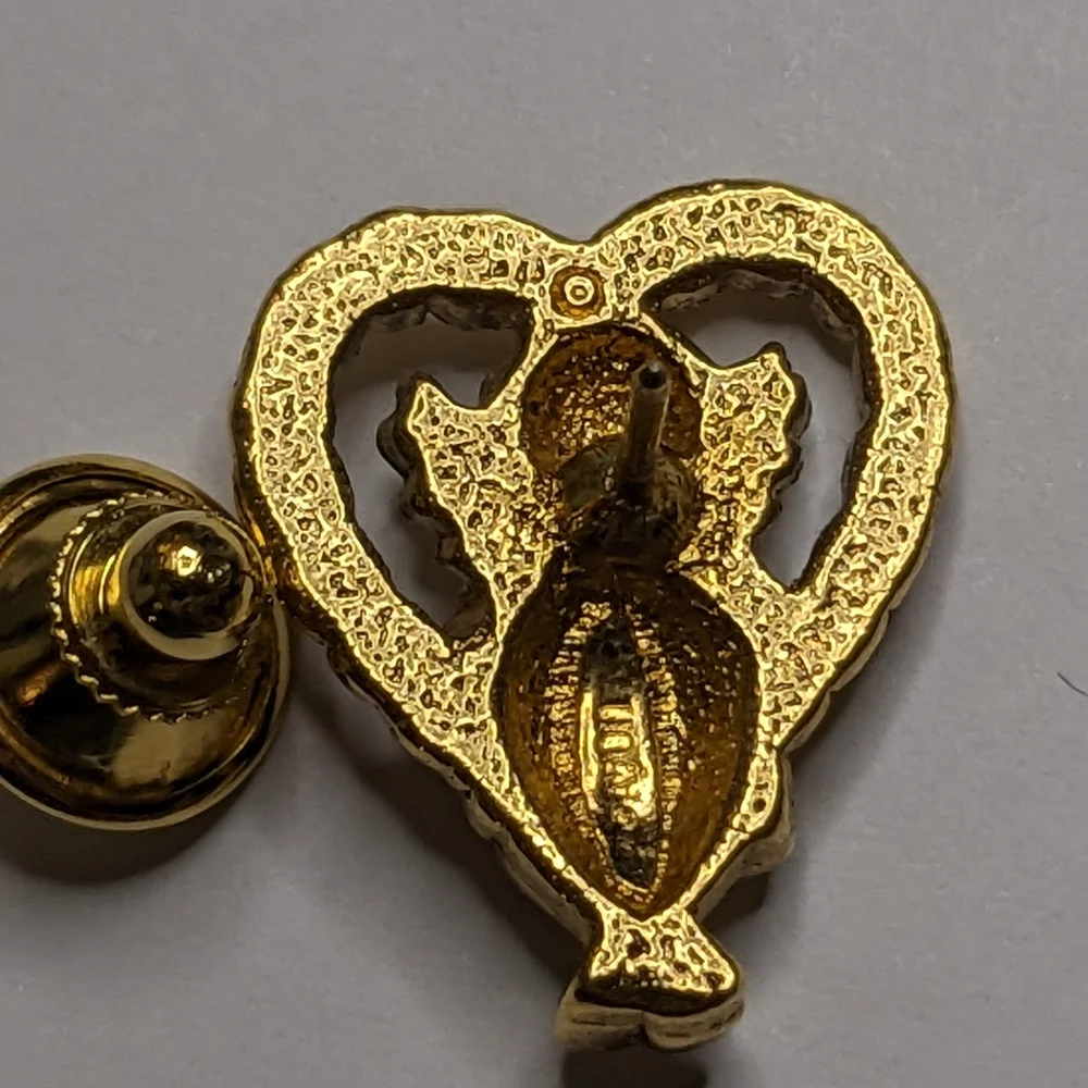 Vintage Avon Cherub‎ Angel with Red Heart Pin Brooch